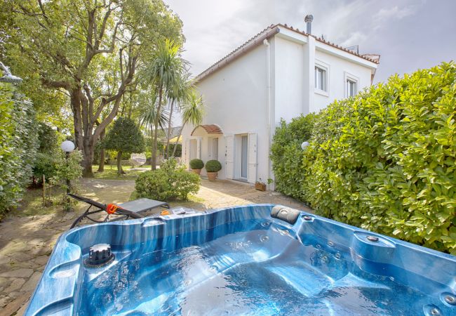 Villa/Dettached house in Massa Lubrense - AMORE RENTALS - Resort Ravenna - Villa Dama with Hot Tub, Shared Swimming Pool, Ideal for Events