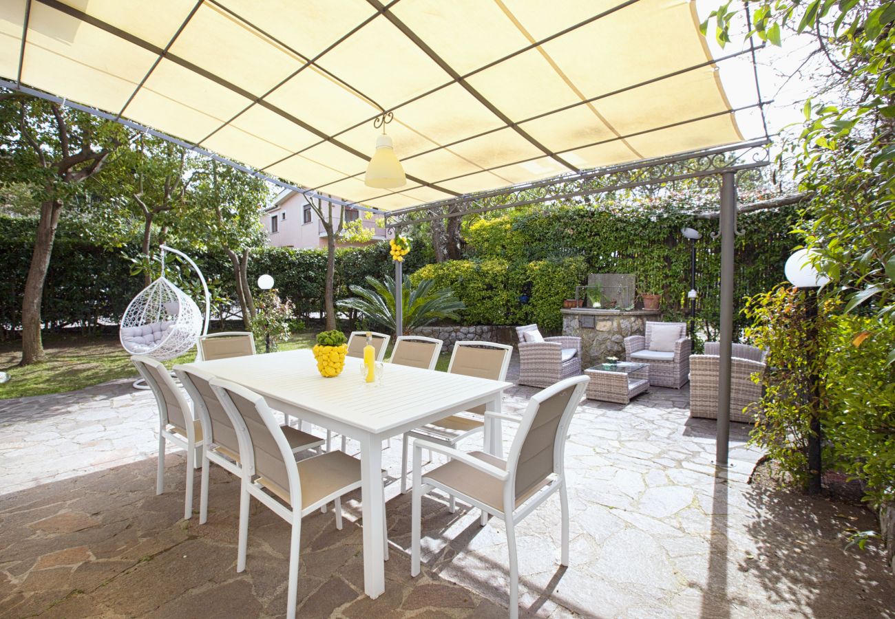 Villa in Massa Lubrense - AMORE RENTALS - Resort Ravenna - Villa Dama with Hot Tub, Shared Swimming Pool, Ideal for Events