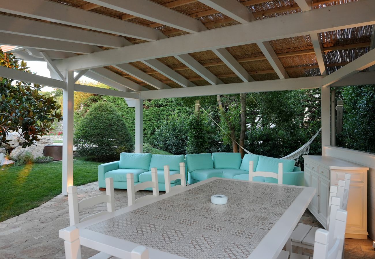 Villa in Massa Lubrense - AMORE RENTALS - Resort Ravenna - Villa Dama with Hot Tub, Shared Swimming Pool, Ideal for Events