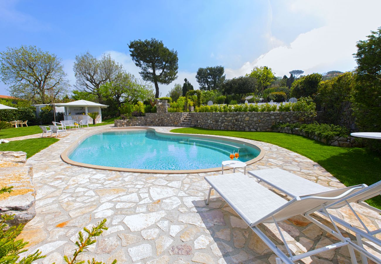 Villa in Massa Lubrense - AMORE RENTALS - Resort Ravenna - Villa Dama with Hot Tub, Shared Swimming Pool, Ideal for Events