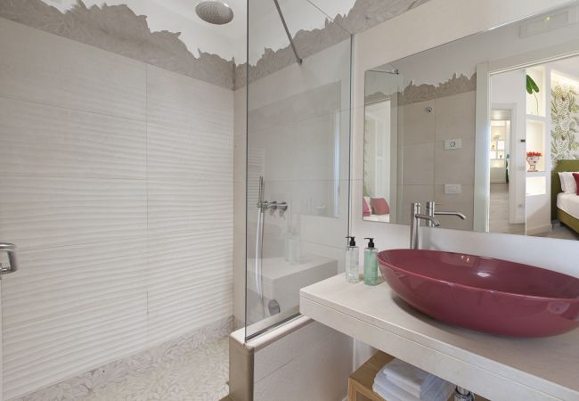 Villa in Massa Lubrense - AMORE RENTALS - Resort Ravenna - The Villa with Private Swimming Pool, Hot Tub, Ideal for Events Villa in Massa Lubrense - AMORE RENTALS - Resort Ravenna - The Villa with Private Swimming Pool, Hot Tub, Ideal for Events