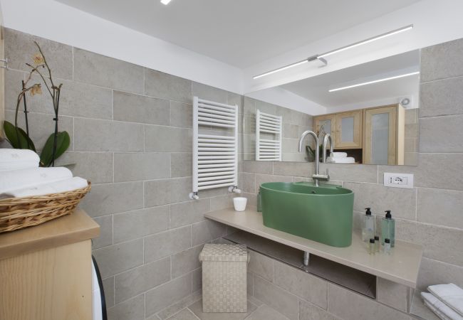 Villa in Massa Lubrense - AMORE RENTALS - Resort Ravenna - The Villa with Private Swimming Pool, Hot Tub, Ideal for Events Villa in Massa Lubrense - AMORE RENTALS - Resort Ravenna - The Villa with Private Swimming Pool, Hot Tub, Ideal for Events