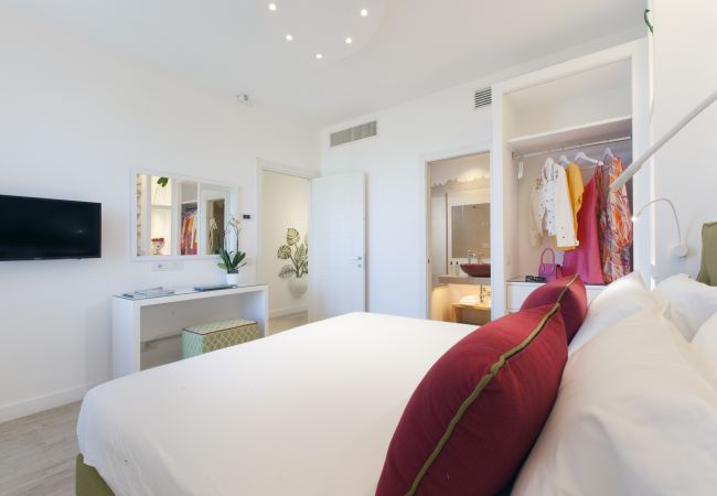 Villa in Massa Lubrense - AMORE RENTALS - Resort Ravenna - The Villa with Private Swimming Pool, Hot Tub, Ideal for Events Villa in Massa Lubrense - AMORE RENTALS - Resort Ravenna - The Villa with Private Swimming Pool, Hot Tub, Ideal for Events