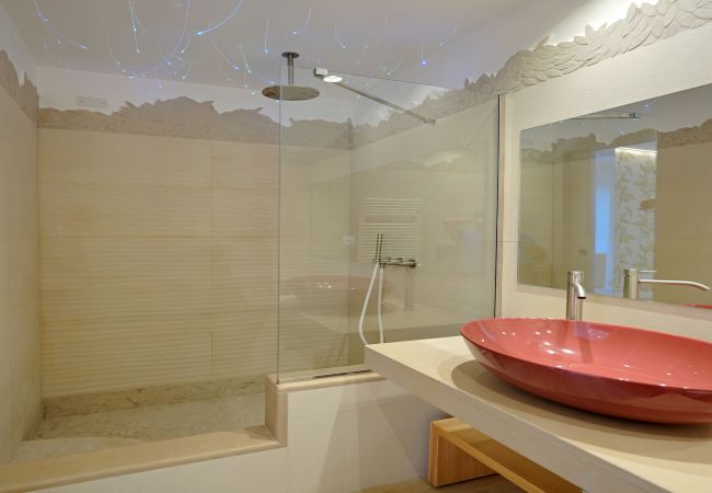 Villa in Massa Lubrense - AMORE RENTALS - Resort Ravenna - The Villa with Private Swimming Pool, Hot Tub, Ideal for Events Villa in Massa Lubrense - AMORE RENTALS - Resort Ravenna - The Villa with Private Swimming Pool, Hot Tub, Ideal for Events