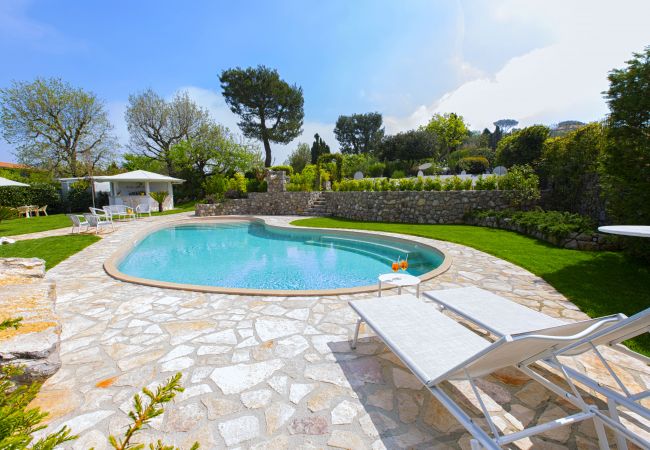 Villa/Dettached house in Massa Lubrense - AMORE RENTALS - Resort Ravenna - The Villa with Shared Swimming Pool, Hot Tub, Ideal for Events