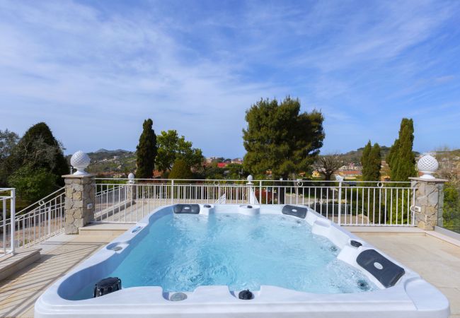 Villa in Massa Lubrense - AMORE RENTALS - Resort Ravenna - The Villa with Private Swimming Pool, Hot Tub, Ideal for Events Villa in Massa Lubrense - AMORE RENTALS - Resort Ravenna - The Villa with Private Swimming Pool, Hot Tub, Ideal for Events
