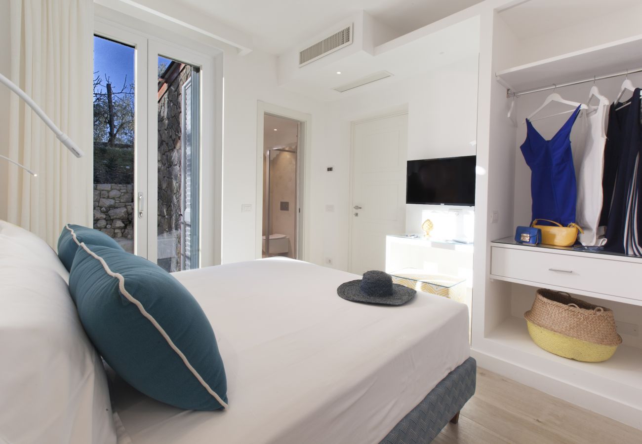 Villa in Massa Lubrense - AMORE RENTALS - Resort Ravenna - The Villa with Private Swimming Pool, Hot Tub, Ideal for Events
