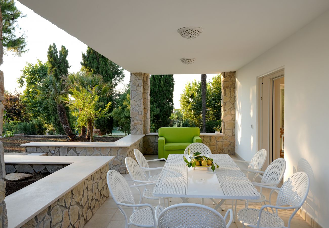 Villa in Massa Lubrense - AMORE RENTALS - Resort Ravenna - The Villa with Shared Swimming Pool, Hot Tub, Ideal for Events