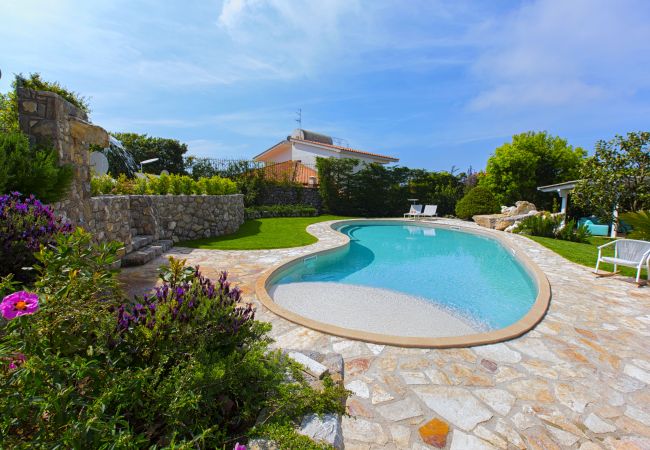 Villa in Massa Lubrense - AMORE RENTALS - Resort Ravenna - Villa Cavaliere with Terrace, Shared Swimming Pool, Ideal for Events