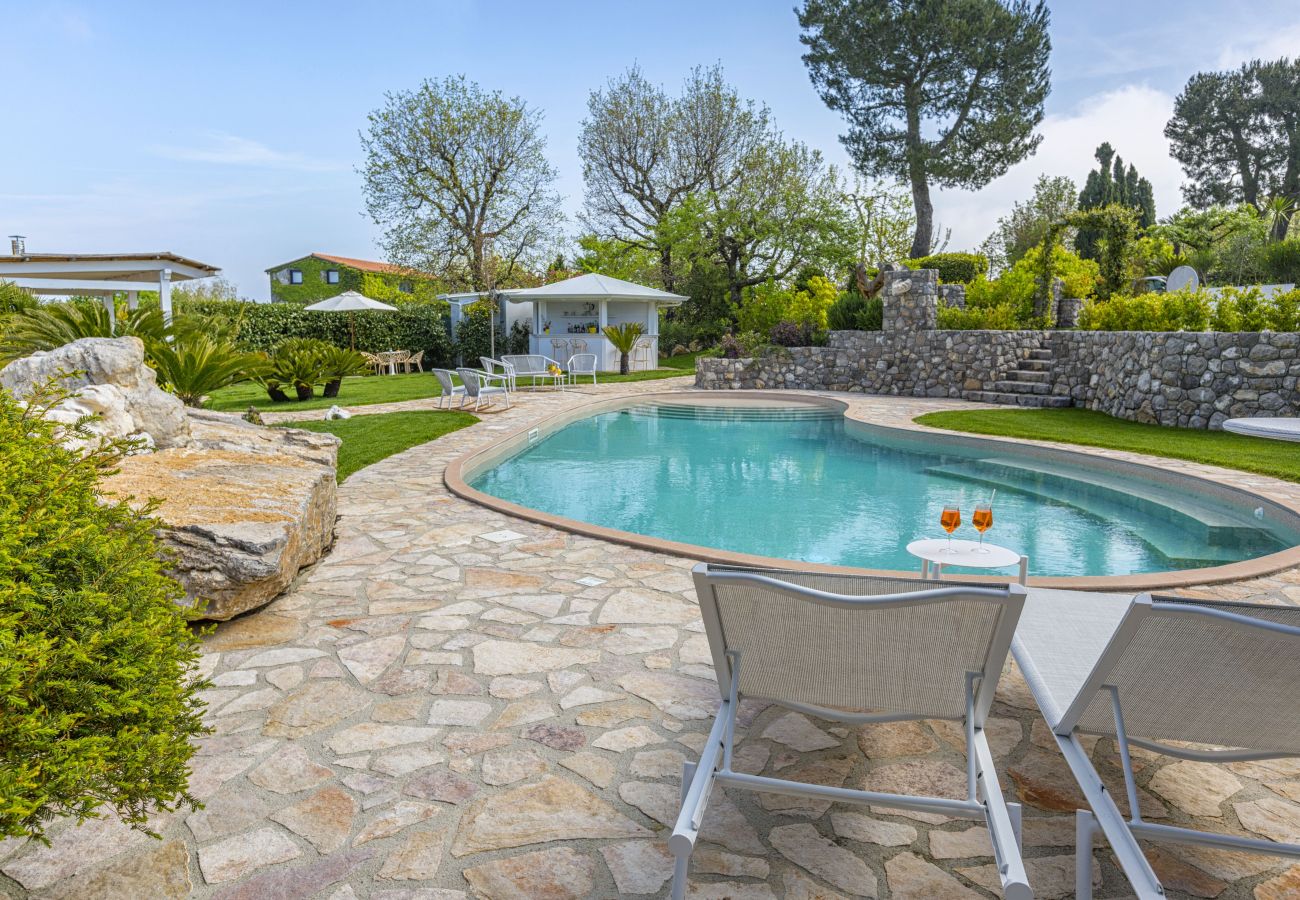 Villa in Massa Lubrense - AMORE RENTALS - Resort Ravenna - Villa Cavaliere with Terrace, Shared Swimming Pool, Ideal for Events