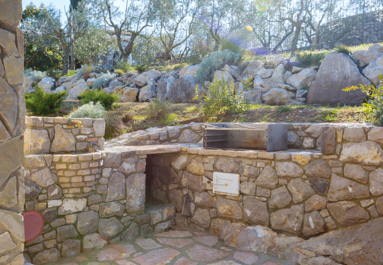 Villa in Massa Lubrense - AMORE RENTALS - Resort Ravenna with Swimming Pool, Hot Tubs, Terraces, Ideal for Events