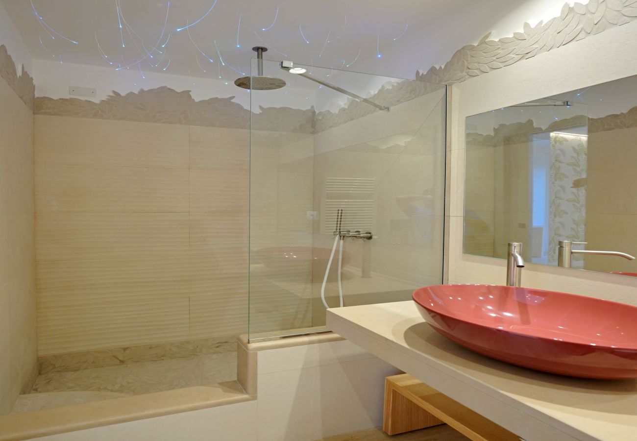 Villa in Massa Lubrense - AMORE RENTALS - Resort Ravenna with Swimming Pool, Hot Tubs, Terraces, Ideal for Events