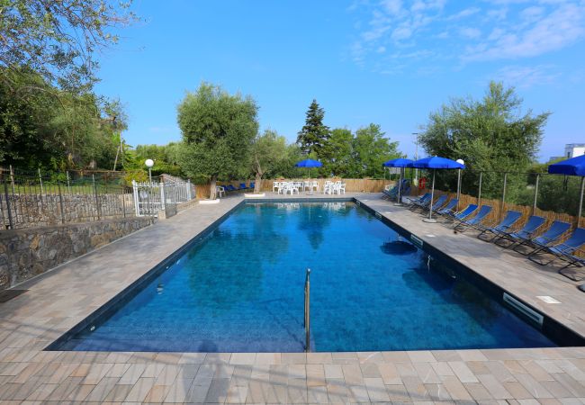 Villa in Sorrento - AMORE RENTALS - Villa Tittina with Shared Pool and Sea View