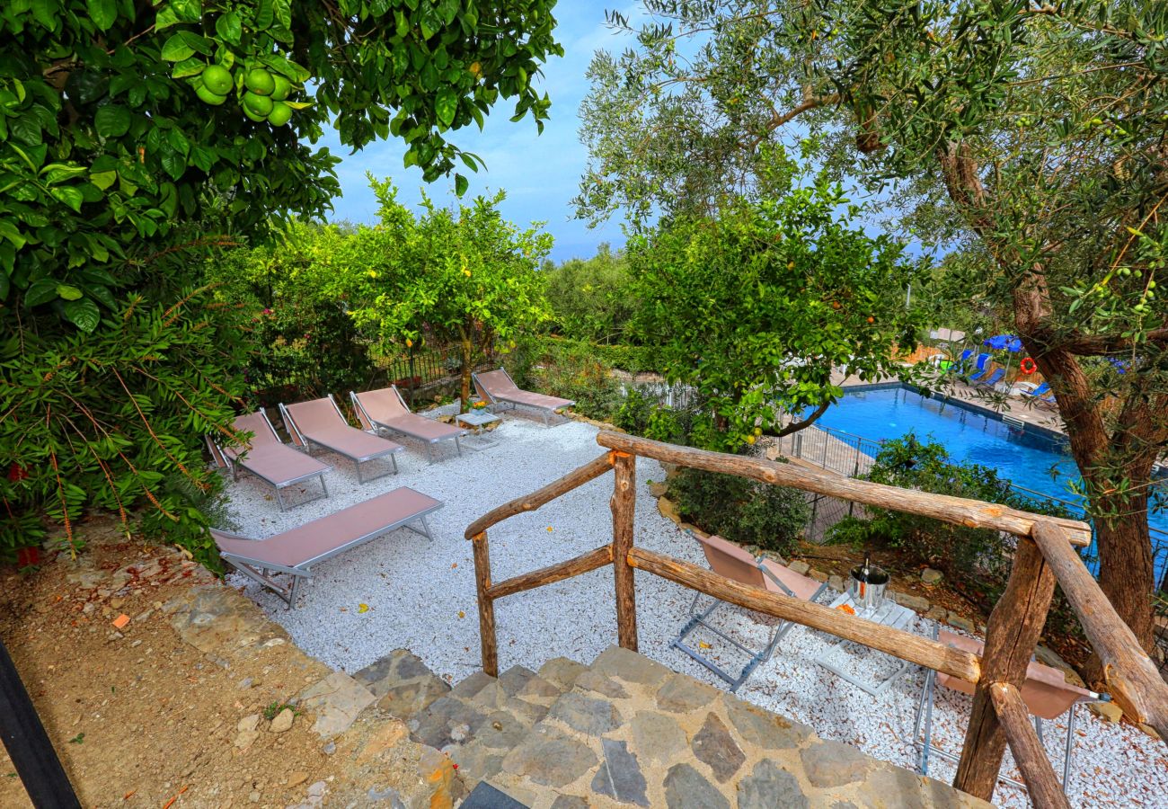 Villa in Sorrento - AMORE RENTALS - Villa Tittina with Shared Pool and Sea View