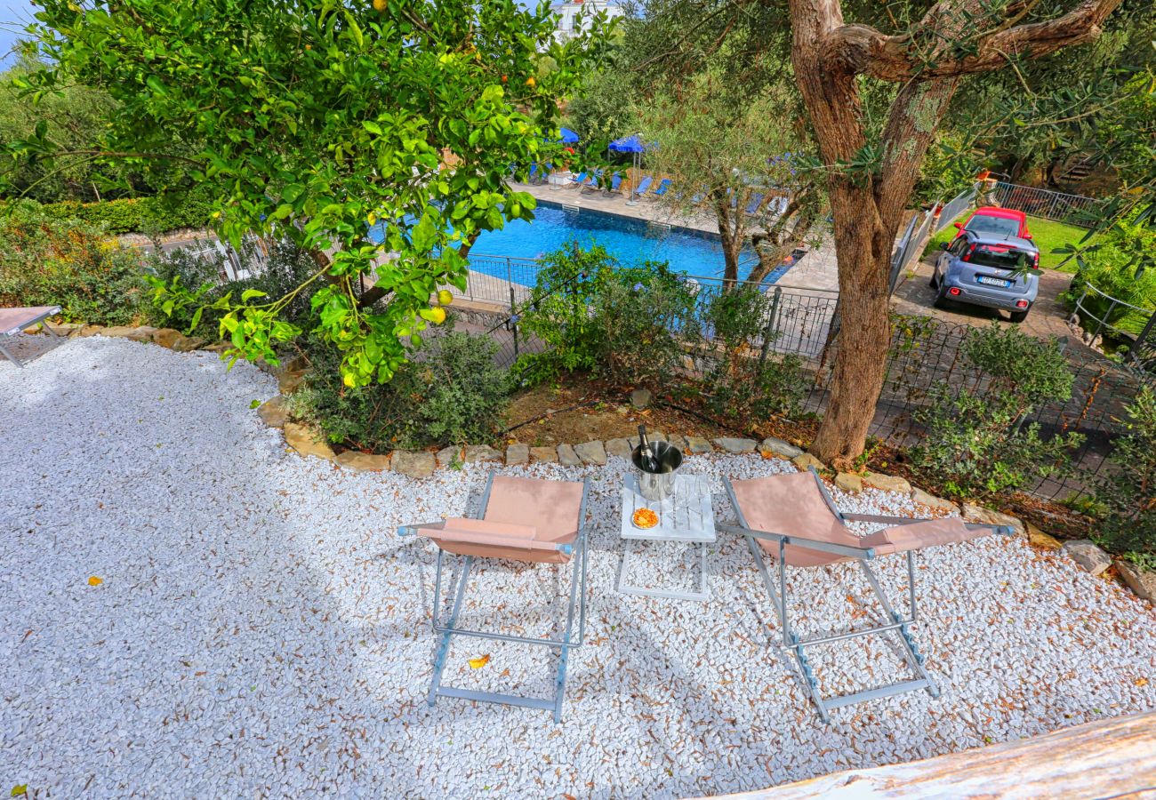 Villa in Sorrento - AMORE RENTALS - Villa Tittina with Shared Pool and Sea View