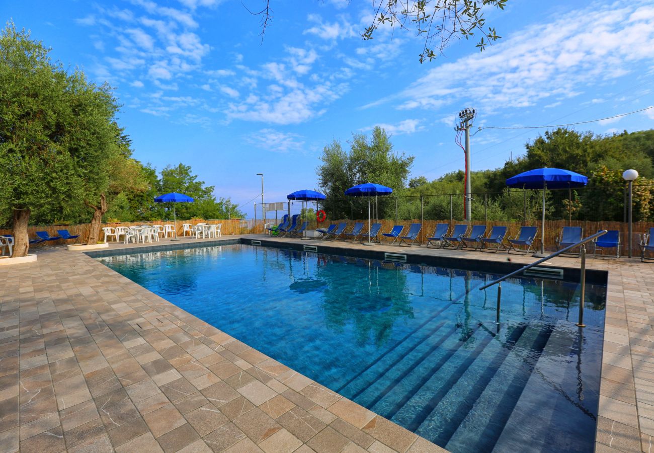 Villa in Sorrento - AMORE RENTALS - Villa Tittina with Shared Pool and Sea View