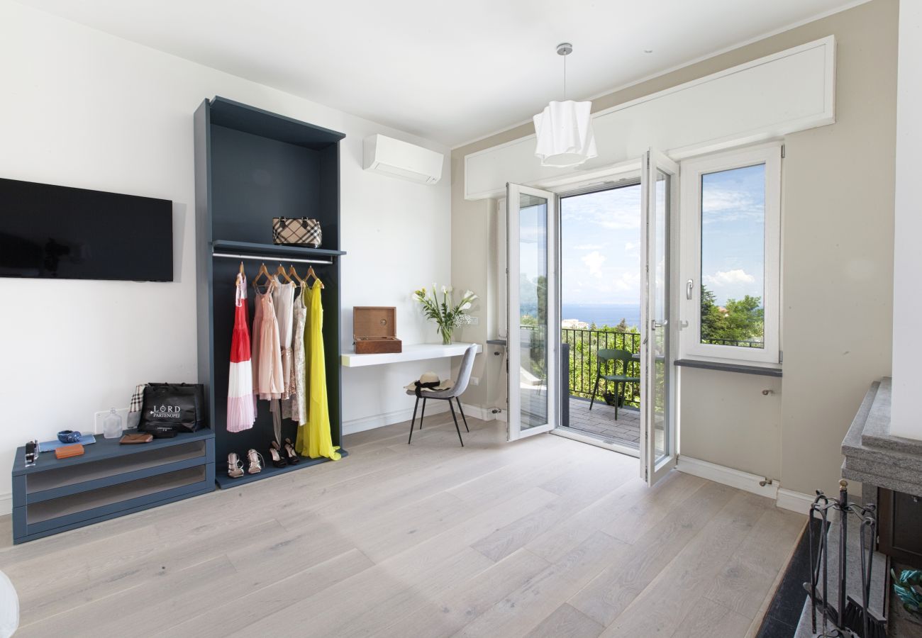Villa in Sorrento - AMORE RENTALS - Villa Tittina with Shared Pool and Sea View