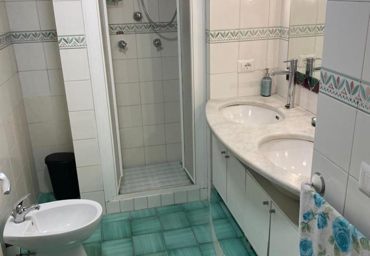 House in Positano - AMORE RENTALS - Casa Laura with Sea View Terrace