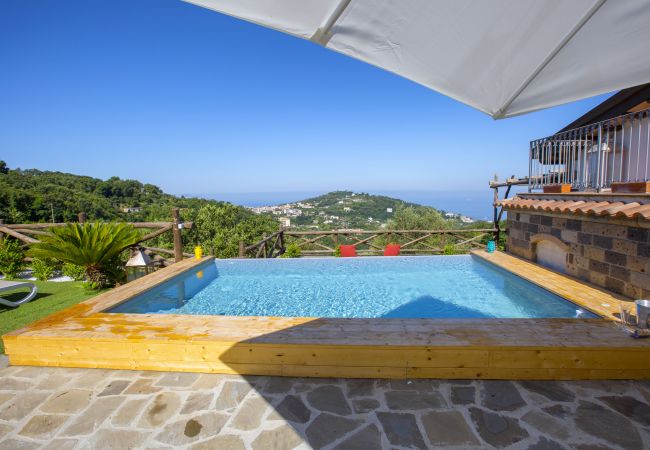 House in Sorrento - AMORE RENTALS - Casa I Giardini di Sorrento with Swimming Pool, Sauna, Sea View