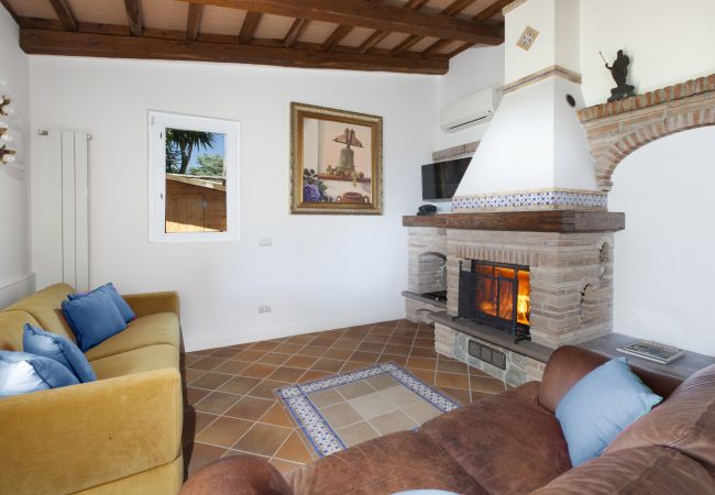 House in Sorrento - AMORE RENTALS - Casa I Giardini di Sorrento with Swimming Pool, Sauna, Sea View