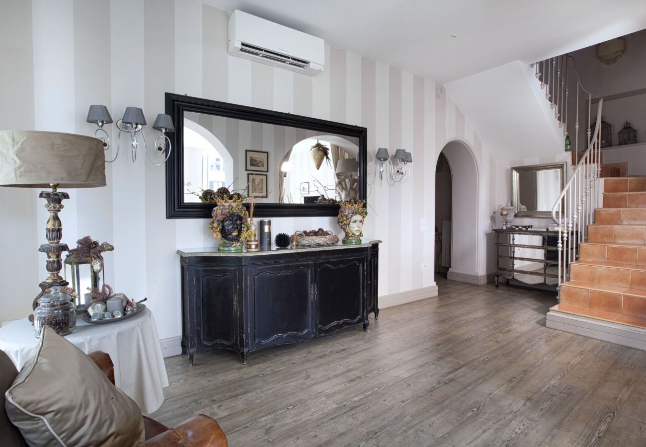 Apartment in Sorrento - AMORE RENTALS - Apartment Terrazza Tasso with Private Garden, External Private Hot Tub in Piazza Tasso