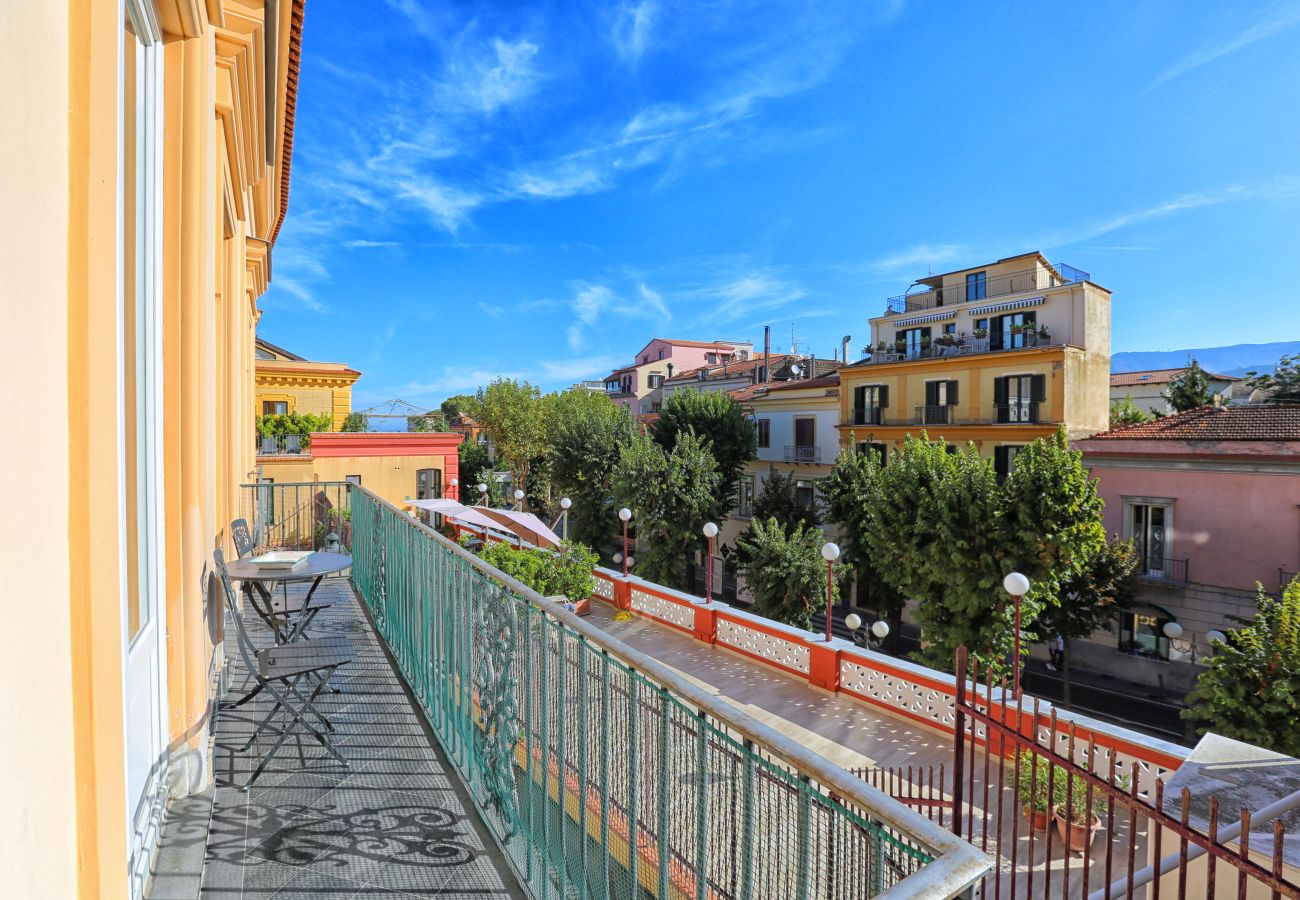 Apartment in Sorrento - AMORE RENTALS - Apartment Terrazza Tasso with Private Garden, External Private Hot Tub in Piazza Tasso