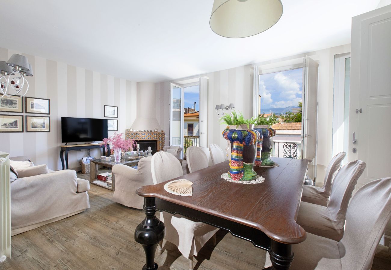 Apartment in Sorrento - AMORE RENTALS - Apartment Terrazza Tasso with Private Garden, External Private Hot Tub in Piazza Tasso