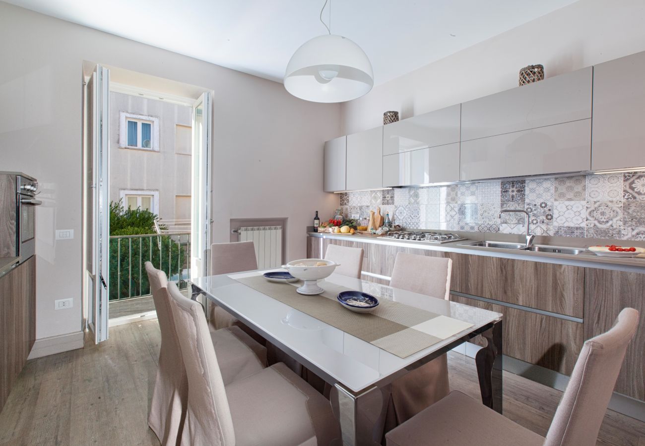 Apartment in Sorrento - AMORE RENTALS - Apartment Terrazza Tasso with Private Garden, External Private Hot Tub in Piazza Tasso