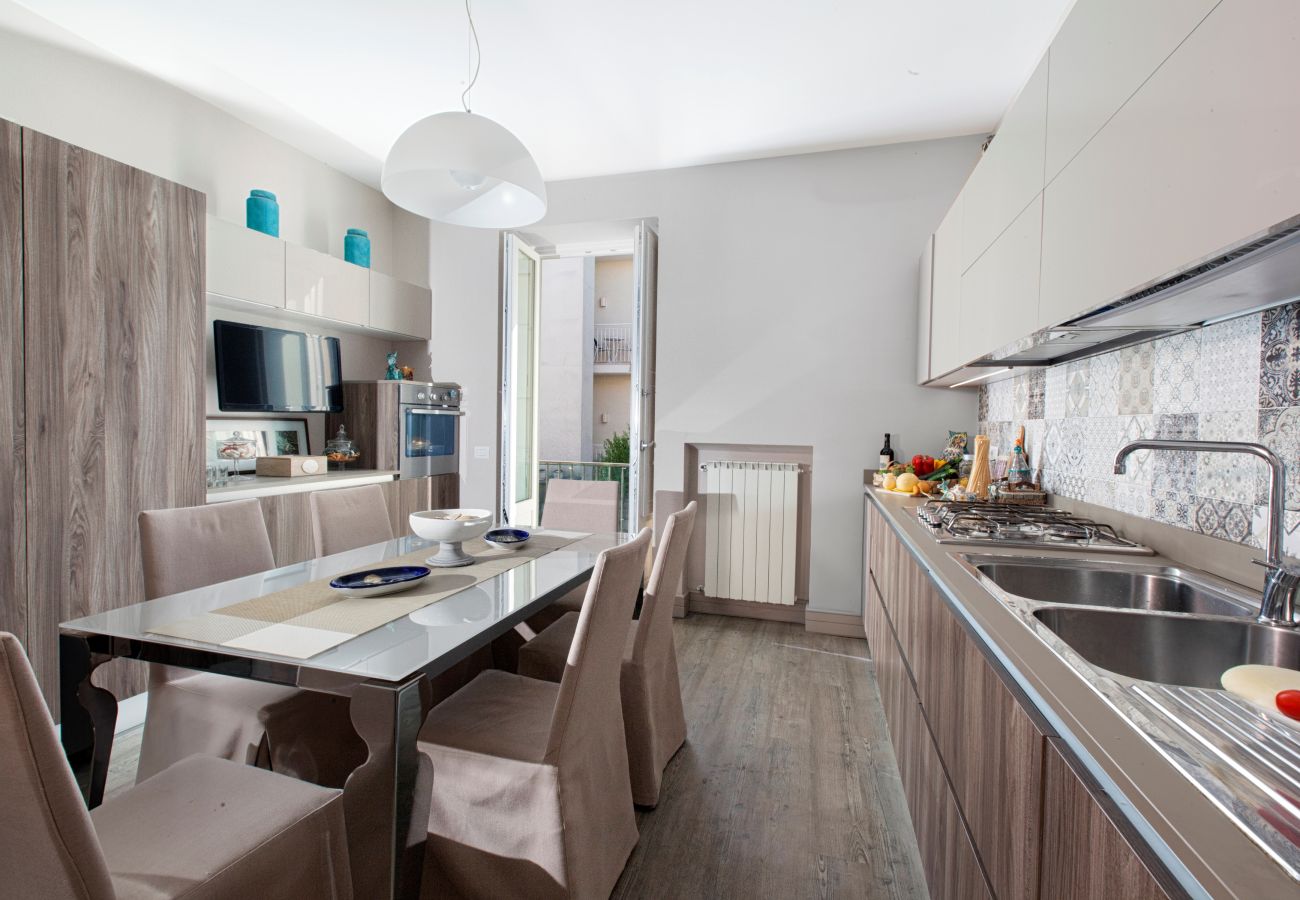 Apartment in Sorrento - AMORE RENTALS - Apartment Terrazza Tasso with Private Garden, External Private Hot Tub in Piazza Tasso