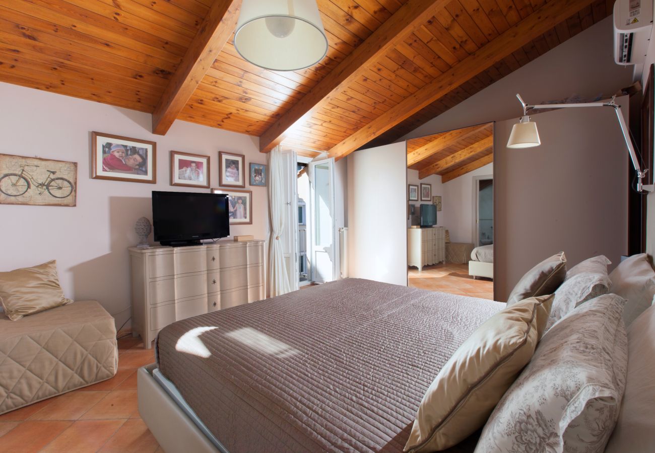 Apartment in Sorrento - AMORE RENTALS - Apartment Terrazza Tasso with Private Garden, External Private Hot Tub in Piazza Tasso