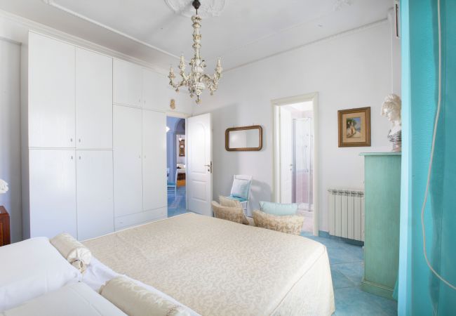 Apartment in Sorrento - AMORE RENTALS - Appartamento Cielomare with Sea View and Balcony