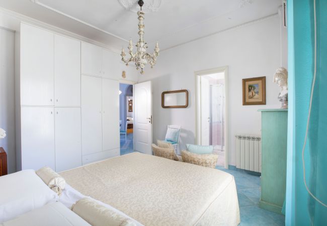 Apartment in Sorrento - AMORE RENTALS - Appartamento Cielomare with Sea View and Balcony Apartment in Sorrento - AMORE RENTALS - Appartamento Cielomare with Sea View and Balcony