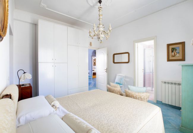 Apartment in Sorrento - AMORE RENTALS - Appartamento Cielomare with Sea View and Balcony Apartment in Sorrento - AMORE RENTALS - Appartamento Cielomare with Sea View and Balcony