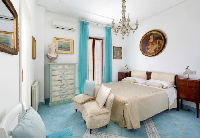 Apartment in Sorrento - AMORE RENTALS - Appartamento Cielomare with Sea View and Balcony Apartment in Sorrento - AMORE RENTALS - Appartamento Cielomare with Sea View and Balcony