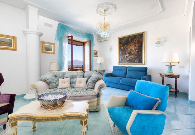 Apartment in Sorrento - AMORE RENTALS - Appartamento Cielomare with Sea View and Balcony Apartment in Sorrento - AMORE RENTALS - Appartamento Cielomare with Sea View and Balcony