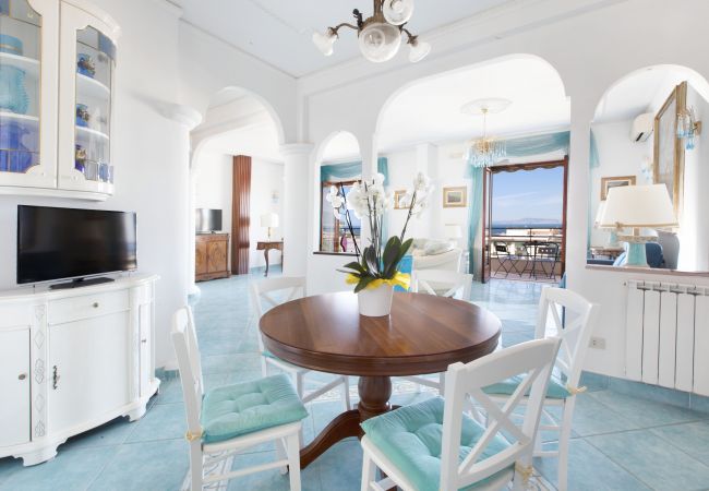 Apartment in Sorrento - AMORE RENTALS - Appartamento Cielomare with Sea View and Balcony Apartment in Sorrento - AMORE RENTALS - Appartamento Cielomare with Sea View and Balcony