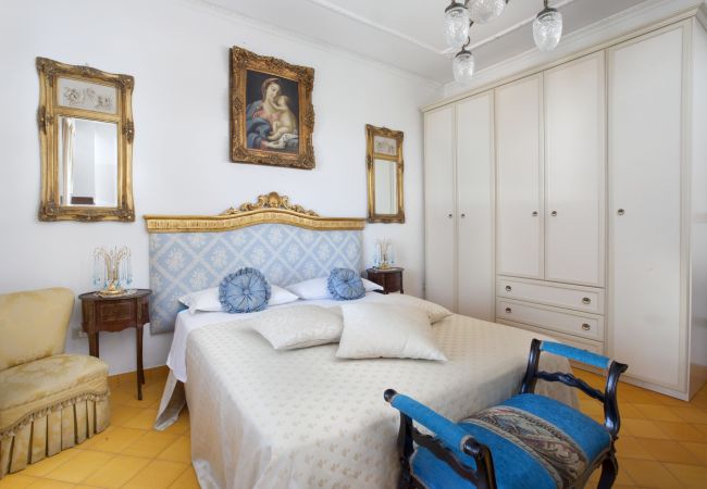 Apartment in Sorrento - AMORE RENTALS - Appartamento Cielomare with Sea View and Balcony Apartment in Sorrento - AMORE RENTALS - Appartamento Cielomare with Sea View and Balcony