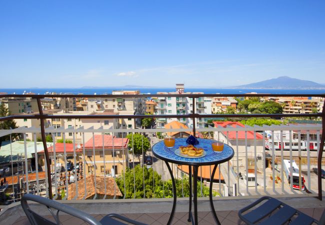 Apartment in Sorrento - AMORE RENTALS - Appartamento Cielomare with Sea View and Balcony Apartment in Sorrento - AMORE RENTALS - Appartamento Cielomare with Sea View and Balcony