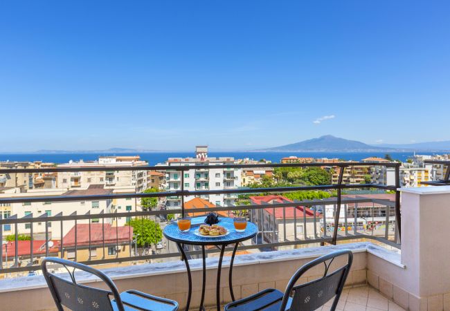  in Sorrento - AMORE RENTALS - Appartamento Cielomare with Sea View and Balcony