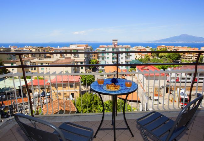 Apartment in Sorrento - AMORE RENTALS - Appartamento Cielomare with Sea View and Balcony Apartment in Sorrento - AMORE RENTALS - Appartamento Cielomare with Sea View and Balcony