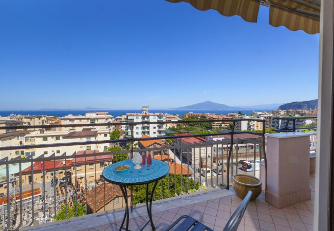 Apartment in Sorrento - AMORE RENTALS - Appartamento Cielomare with Sea View and Balcony Apartment in Sorrento - AMORE RENTALS - Appartamento Cielomare with Sea View and Balcony