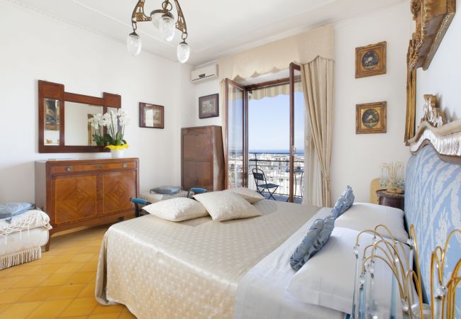 Apartment in Sorrento - AMORE RENTALS - Appartamento Cielomare with Sea View and Balcony Apartment in Sorrento - AMORE RENTALS - Appartamento Cielomare with Sea View and Balcony