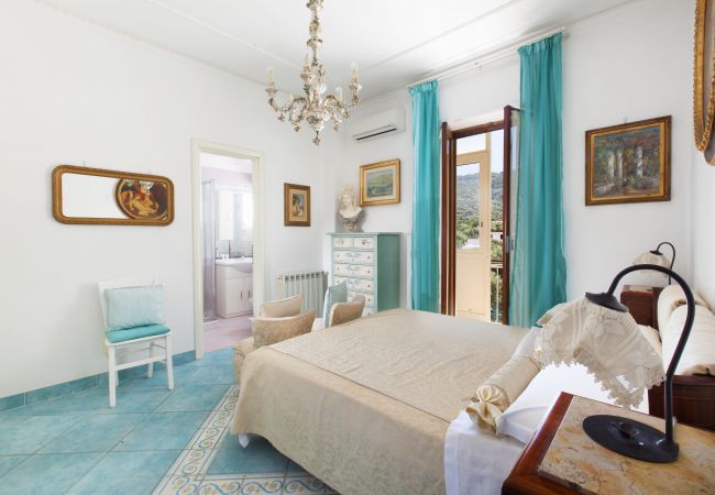 Apartment in Sorrento - AMORE RENTALS - Appartamento Cielomare with Sea View and Balcony Apartment in Sorrento - AMORE RENTALS - Appartamento Cielomare with Sea View and Balcony