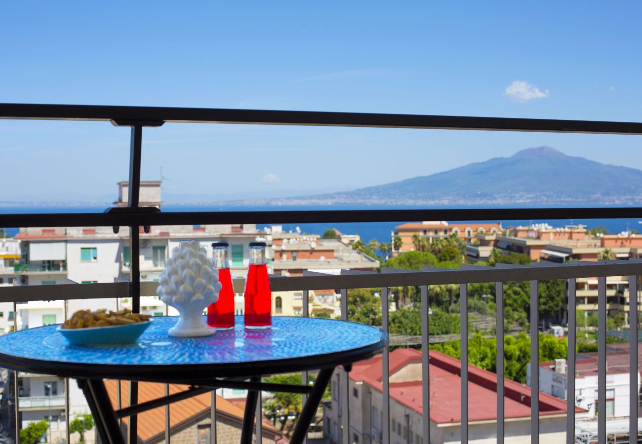 Apartment in Sorrento - AMORE RENTALS - Appartamento Cielomare with Sea View and Balcony