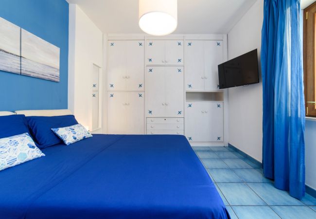 Apartment in Sorrento - AMORE RENTALS - Appartamento Sally with Terrace and Partial Sea View Apartment in Sorrento - AMORE RENTALS - Appartamento Sally with Terrace and Partial Sea View