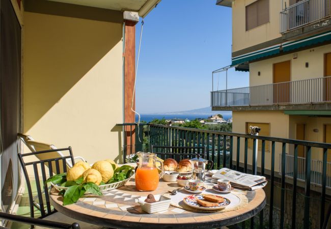 Apartment in Sorrento - AMORE RENTALS - Appartamento Sally with Terrace and Partial Sea View Apartment in Sorrento - AMORE RENTALS - Appartamento Sally with Terrace and Partial Sea View
