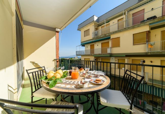 Apartment in Sorrento - AMORE RENTALS - Appartamento Sally with Terrace and Partial Sea View Apartment in Sorrento - AMORE RENTALS - Appartamento Sally with Terrace and Partial Sea View