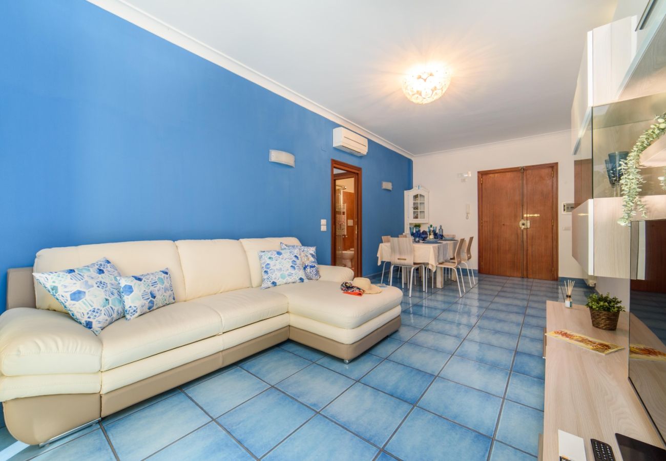Apartment in Sorrento - AMORE RENTALS - Appartamento Sally with Terrace and Partial Sea View