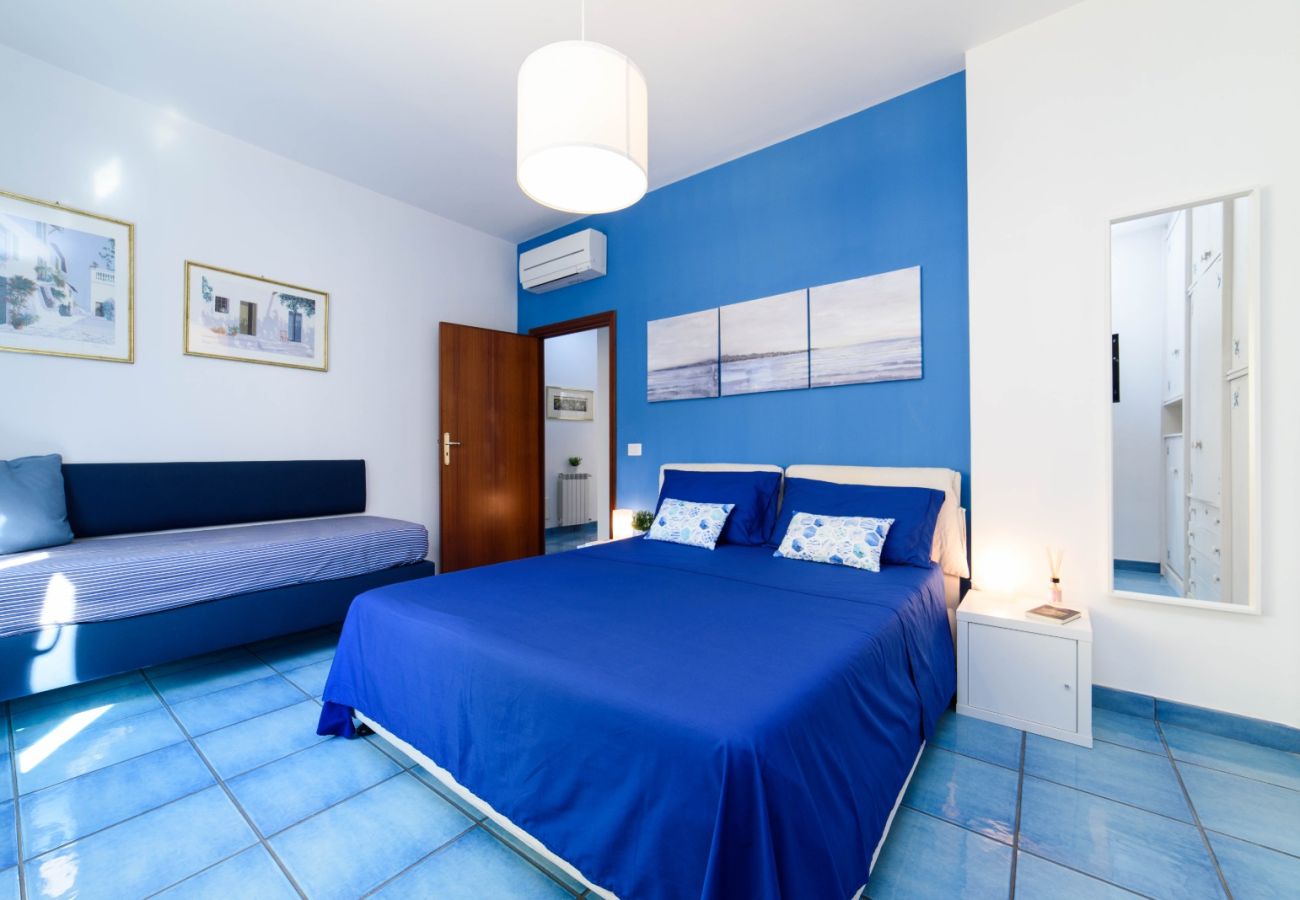 Apartment in Sorrento - AMORE RENTALS - Appartamento Sally with Terrace and Partial Sea View