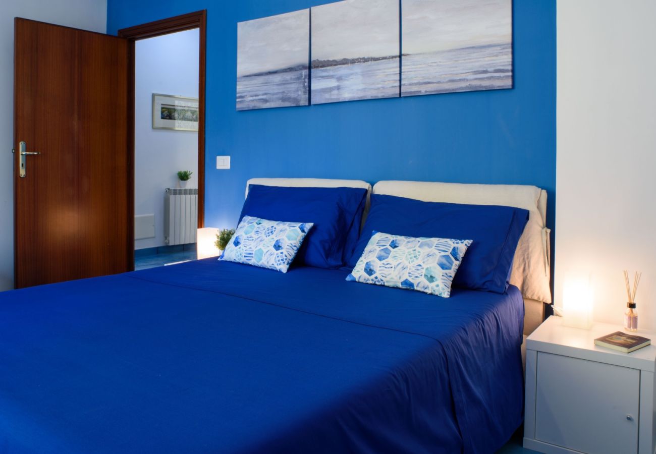Apartment in Sorrento - AMORE RENTALS - Appartamento Sally with Terrace and Partial Sea View